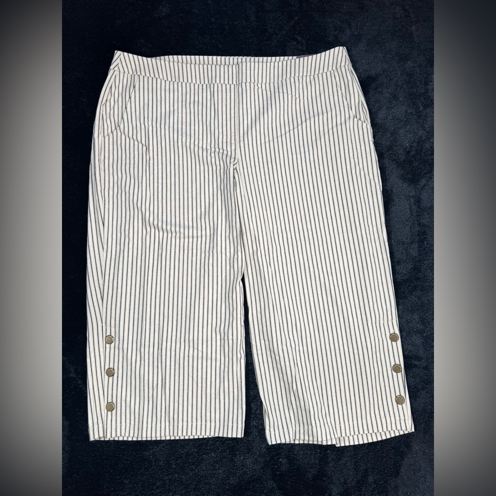 Lane Bryant Cream Blue Stripe‎ Crop Pants Size 28